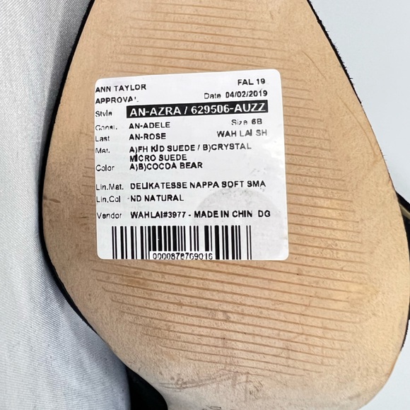 Ann Taylor ~ Azra Suede Pumps ~ Store Sample ~ Size 6B ~ New W/O Box - Picture 4 of 8